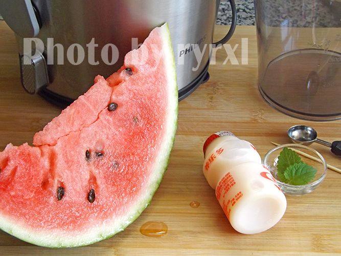冰爽乳酸西瓜汁步骤1