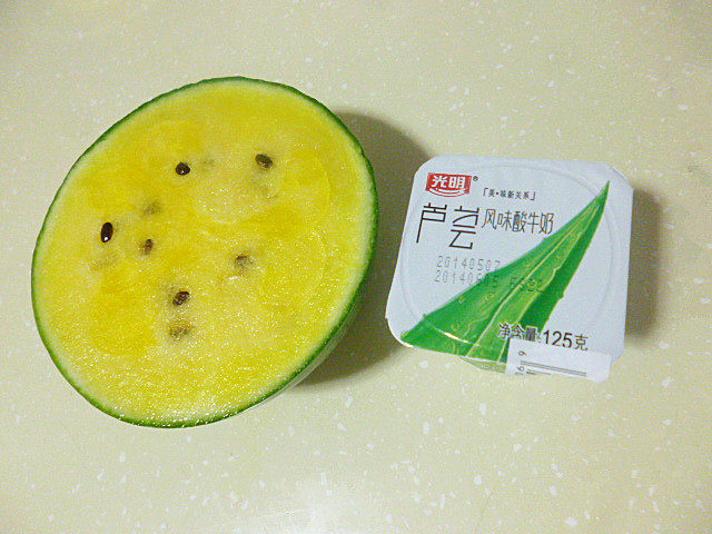 西瓜酸奶沙拉步骤1