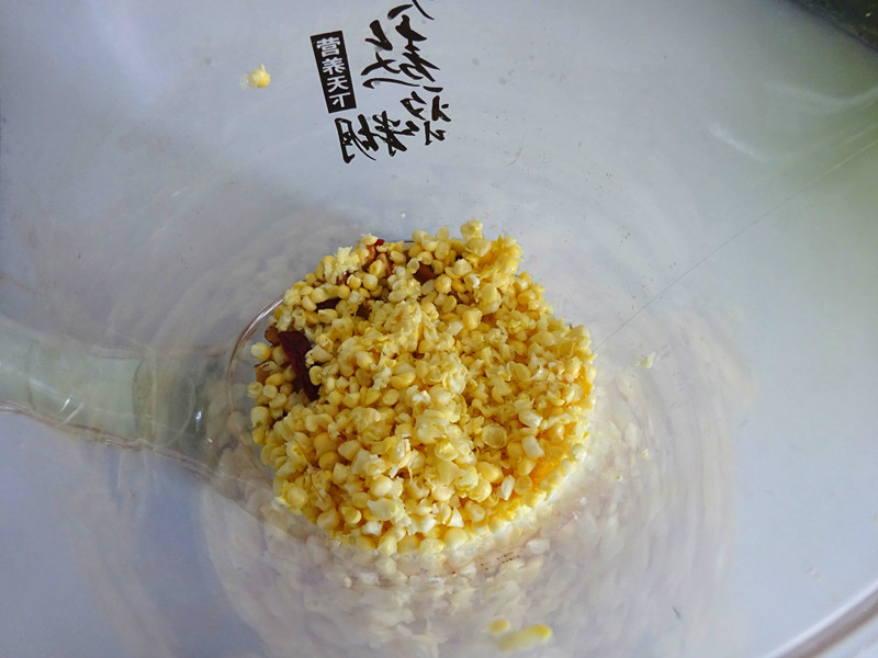 枣香玉米汁焖饭步骤3