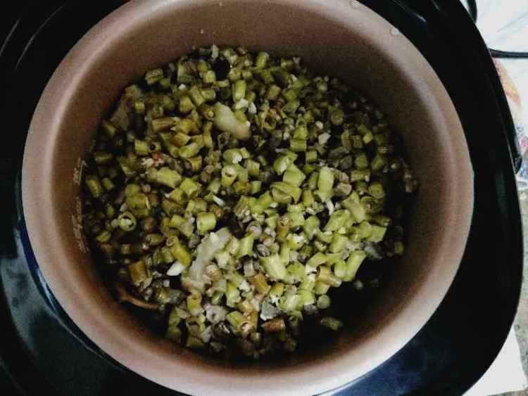 豇豆焖饭步骤3