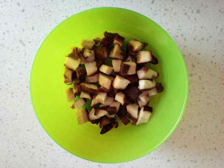 南瓜土豆香菇鸡腿饭步骤2