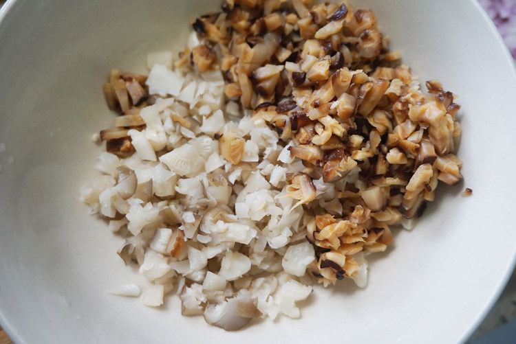 辅食-彩椒蘑菇炖饭步骤3