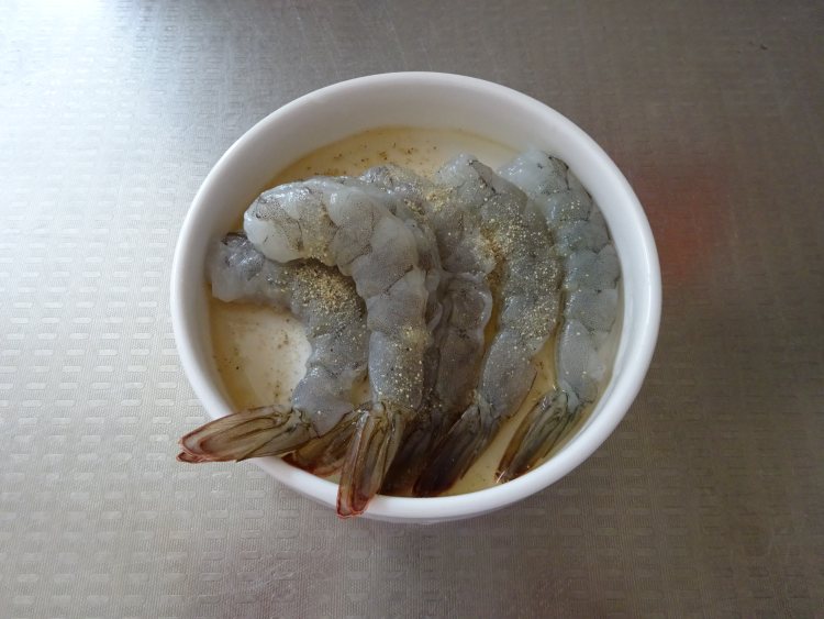 西蓝花虾仁炒饭步骤4