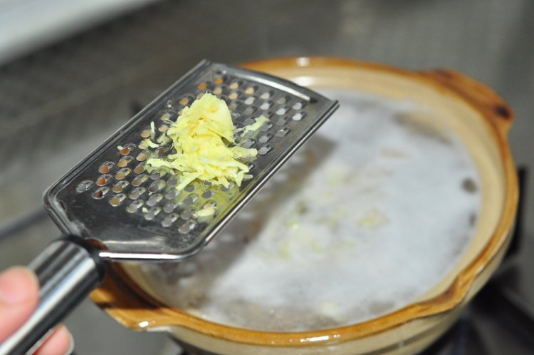芋头月芽骨粥步骤6