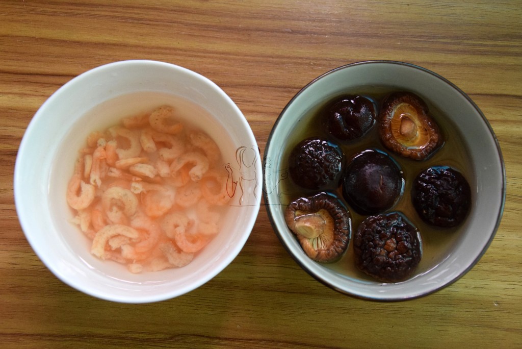 芹菜香菇虾米粥步骤2