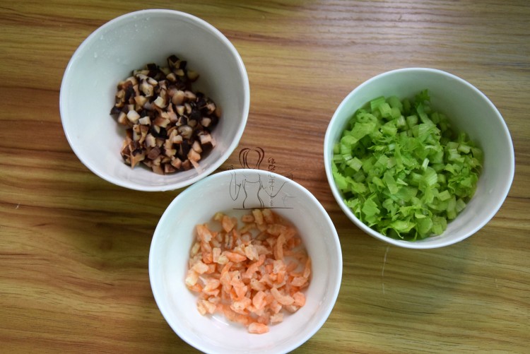 芹菜香菇虾米粥步骤4