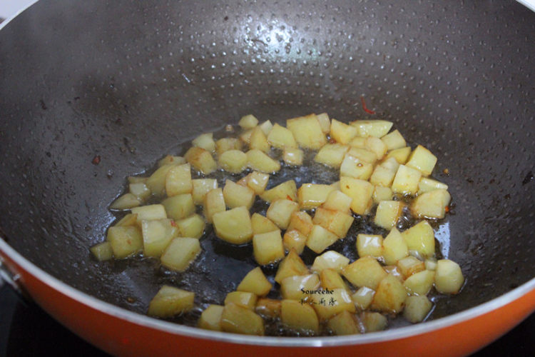 土豆炒饭步骤3