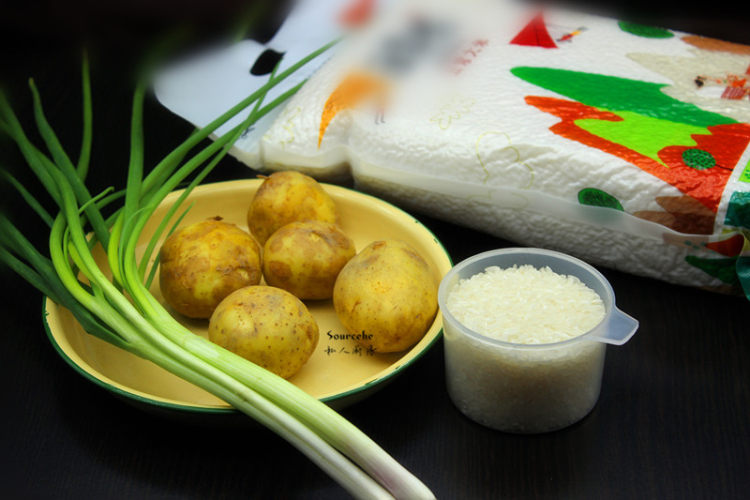 土豆炒饭步骤1