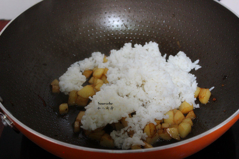 土豆炒饭步骤4
