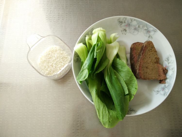 牛肝青菜粥步骤1