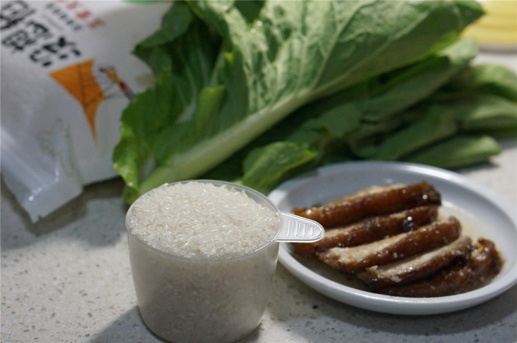 酱香扣肉饭步骤1