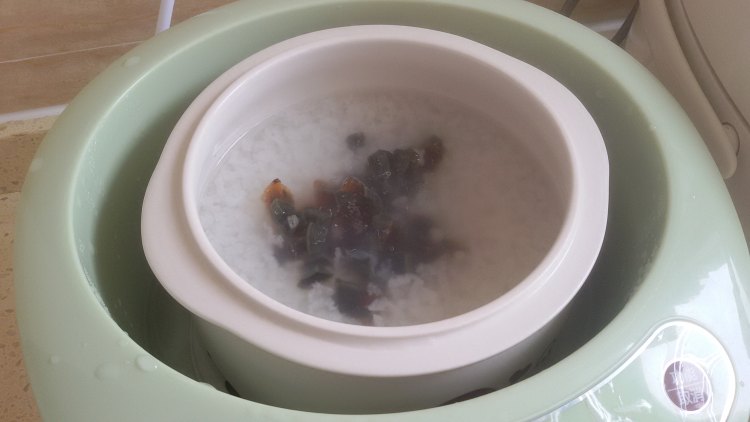 鸡汤皮蛋粥步骤2