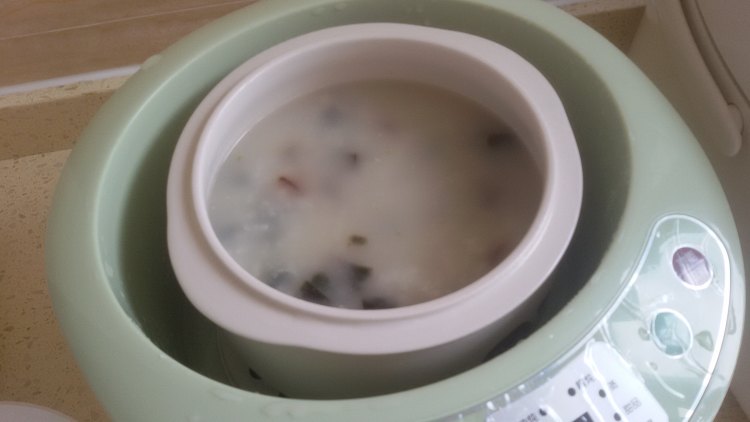 鸡汤皮蛋粥步骤4