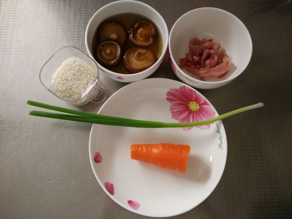 胡萝卜香菇瘦肉粥步骤1