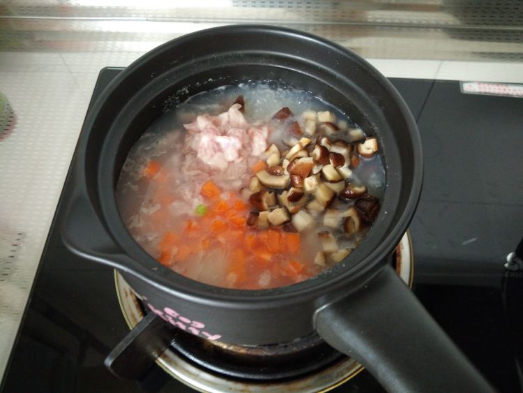 胡萝卜香菇瘦肉粥步骤5