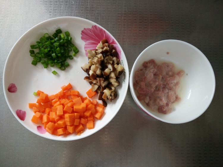 胡萝卜香菇瘦肉粥步骤2