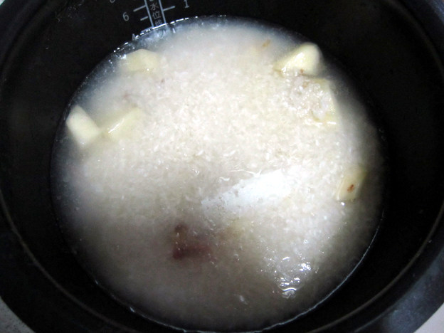 腊肉土豆焖锅巴饭步骤6