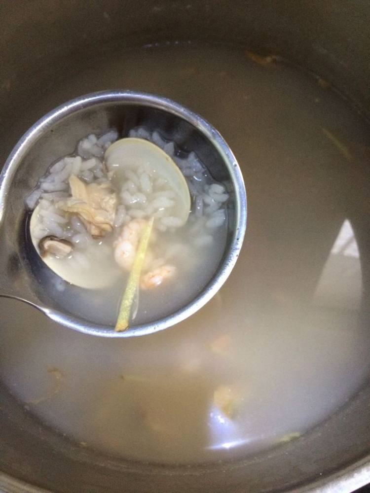 香菇蛤蜊海鲜粥步骤9