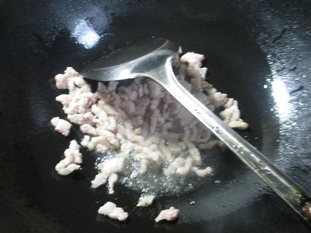 榨菜肉丝大米粥步骤3