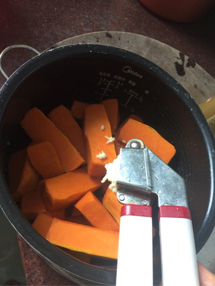 粉蒸南瓜（附米粉的做步骤6