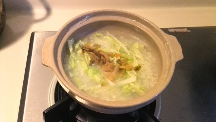 榨菜时蔬砂锅粥步骤9