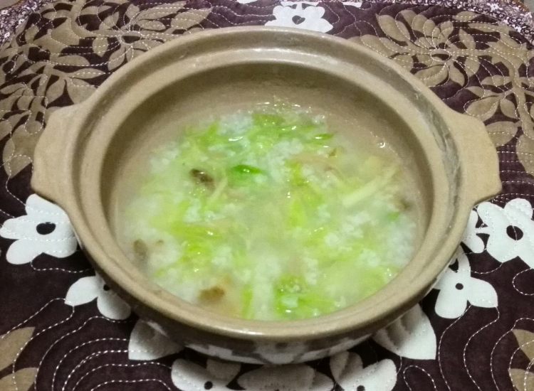 榨菜时蔬砂锅粥步骤11