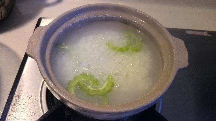 苦瓜油条砂锅粥步骤9