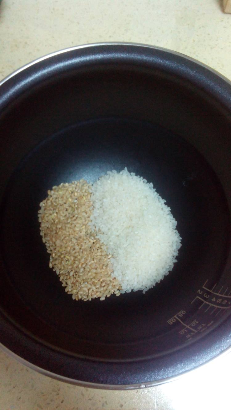 时蔬糙米饭步骤1
