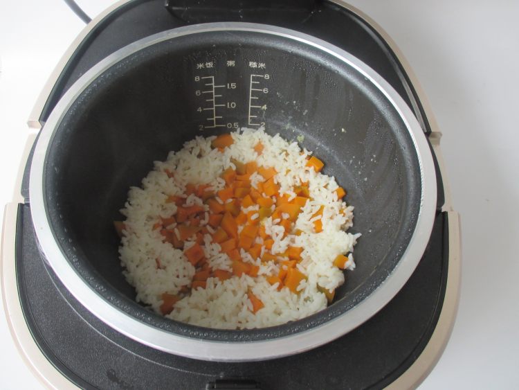 牛油果南瓜饭#铁釜煮步骤5