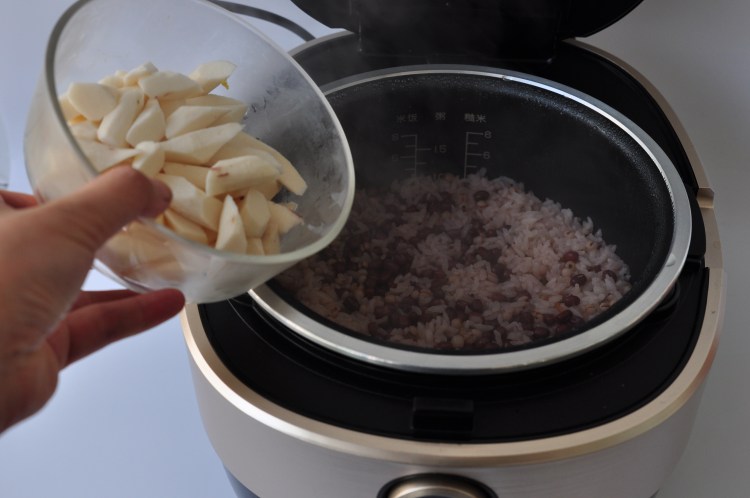 红豆薏米山药饭---#铁步骤8