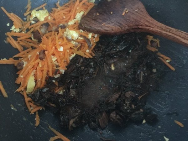 梅菜扣肉炒饭步骤6