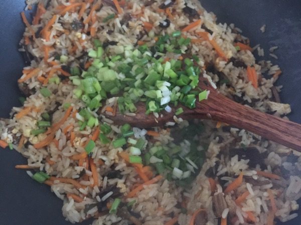 梅菜扣肉炒饭步骤10