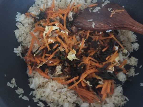 梅菜扣肉炒饭步骤9