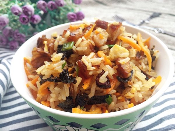 梅菜扣肉炒饭步骤13