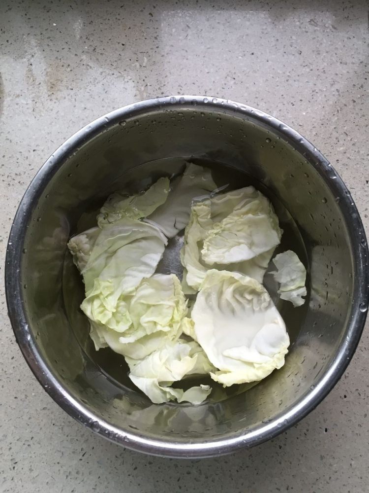 胡萝卜包菜绵粥步骤2