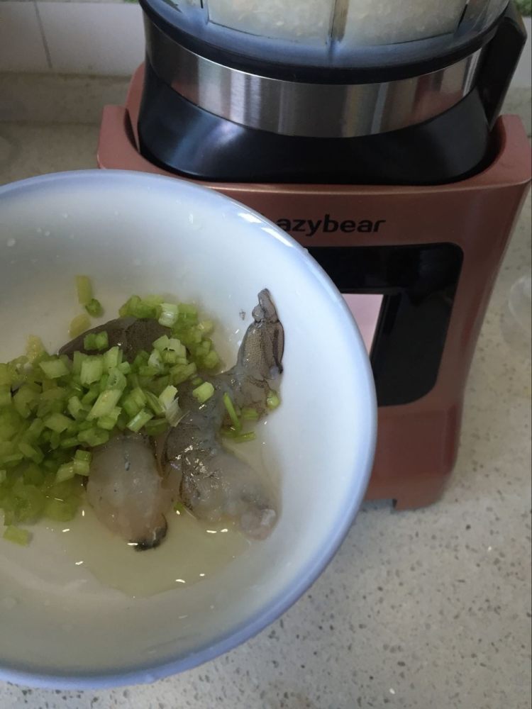 瘦肉虾仁绵粥步骤5