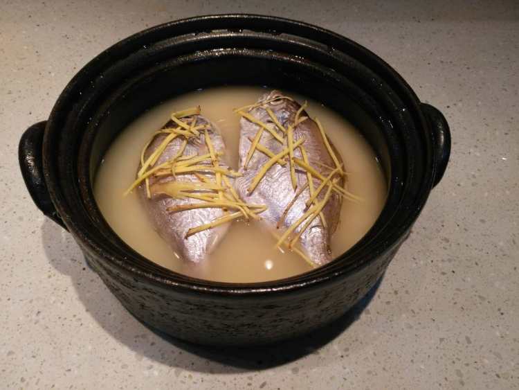 咸鱼肽米煲仔饭步骤6