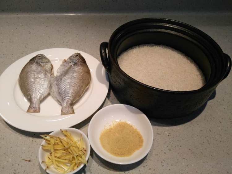 咸鱼肽米煲仔饭步骤5