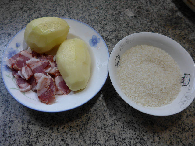 腊肉土豆饭步骤1