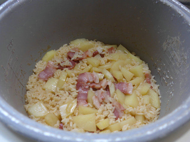 腊肉土豆饭步骤11