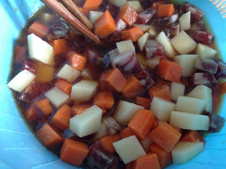 腊肠土豆胡萝卜焖饭步骤4