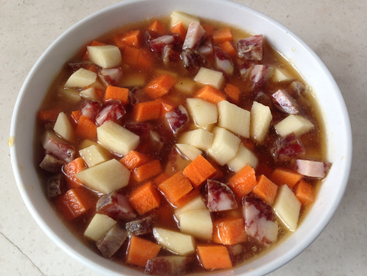 腊肠土豆胡萝卜焖饭步骤5