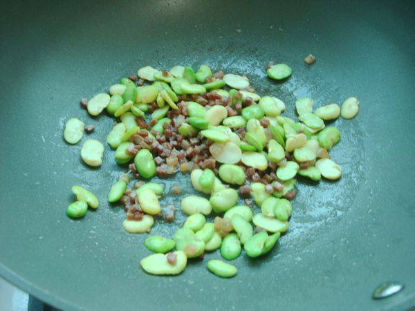 蚕豆焖饭步骤5
