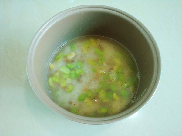 蚕豆焖饭步骤8