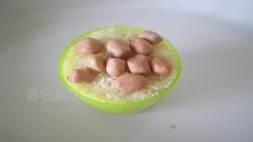 花生大米粥步骤1