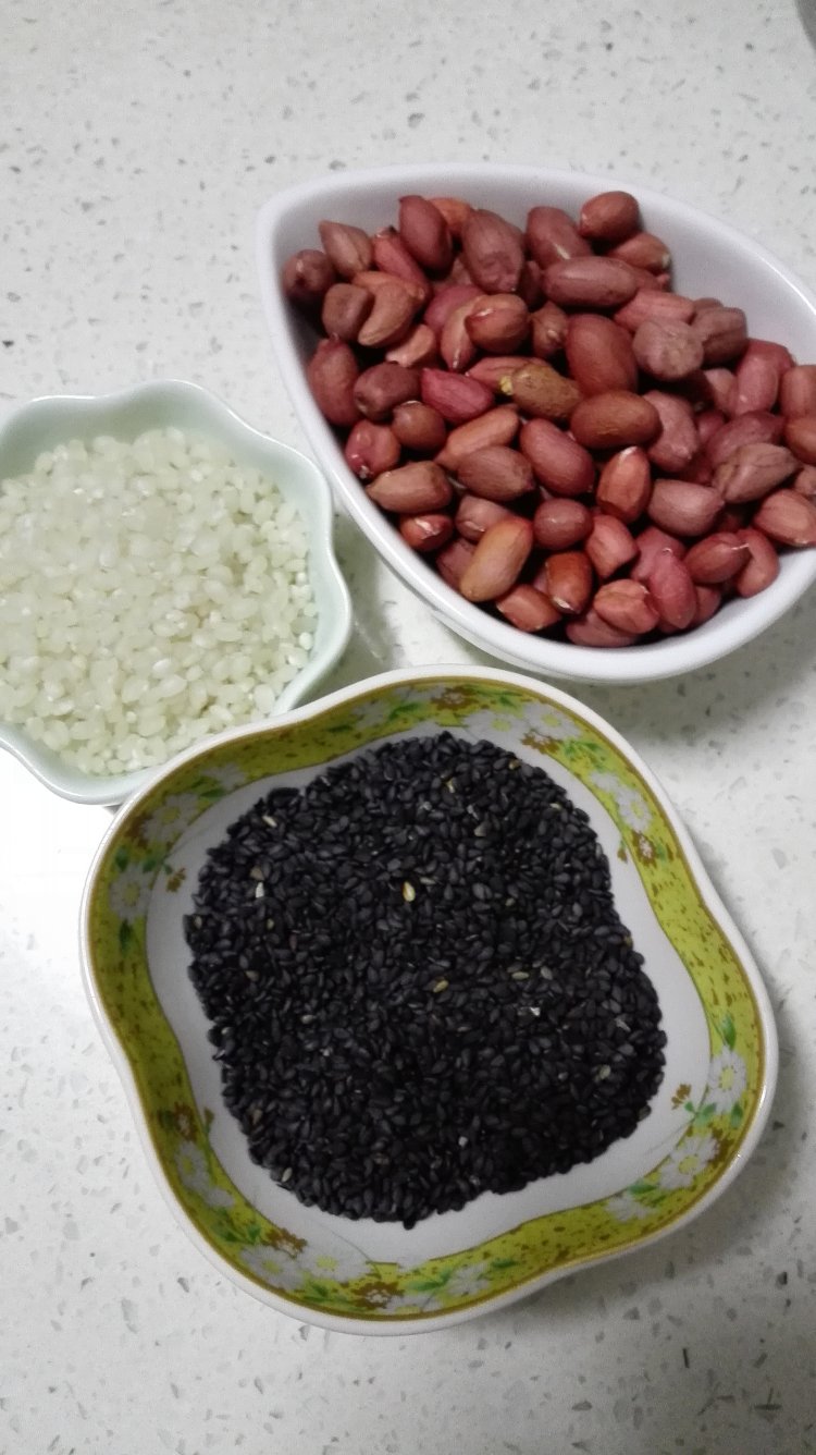 花生芝麻米糊步骤1