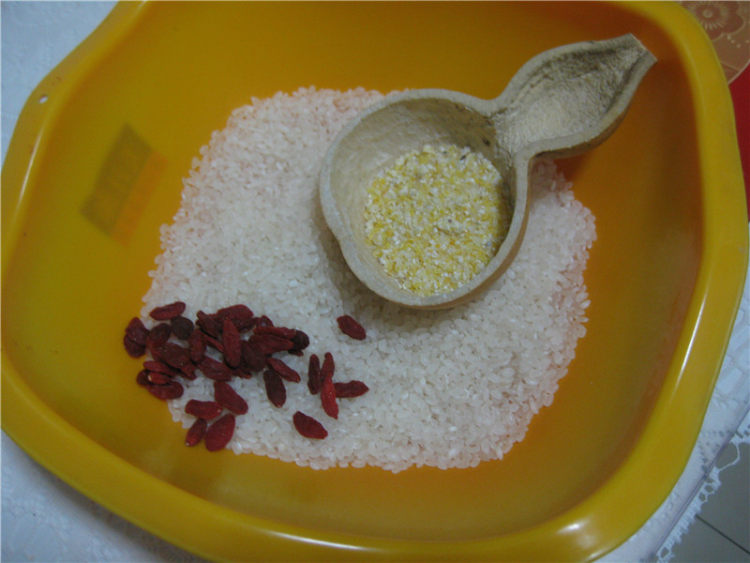 枸杞玉米茬子米饭步骤1
