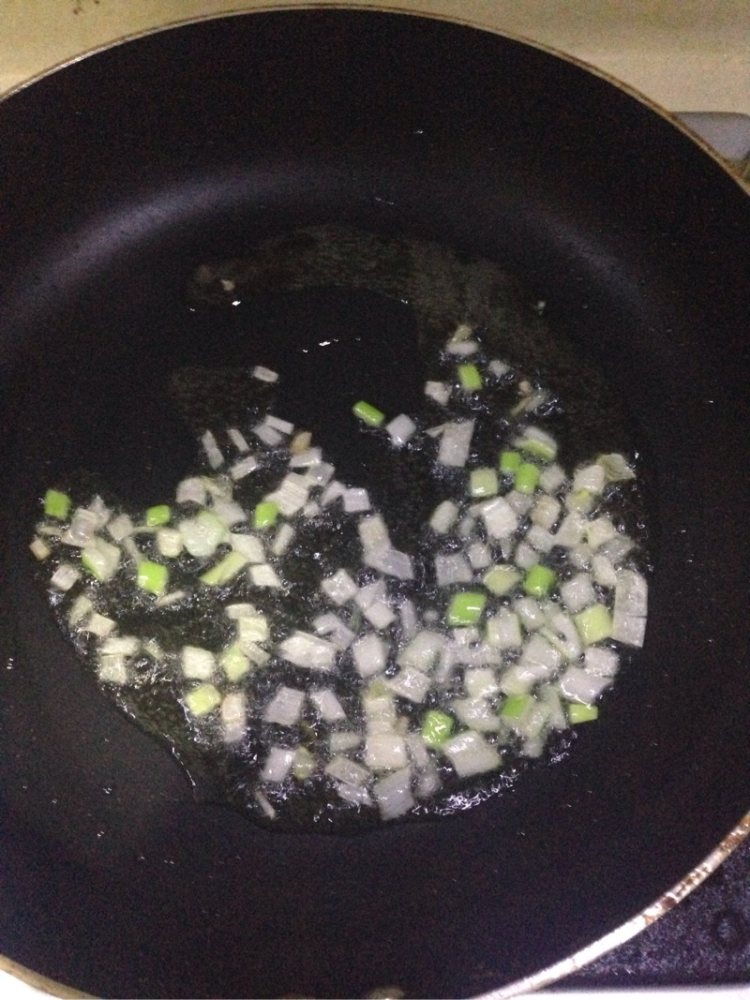 什锦虾仁煲仔饭步骤2