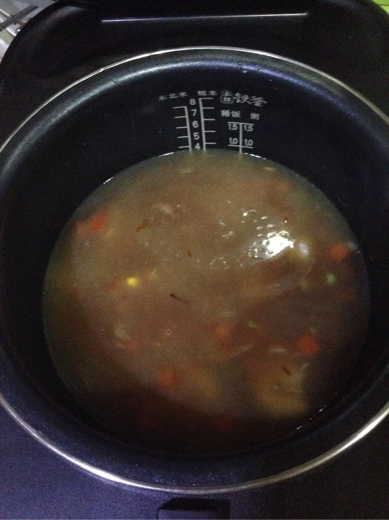 什锦虾仁煲仔饭步骤5