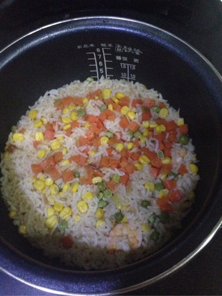什锦虾仁煲仔饭步骤7